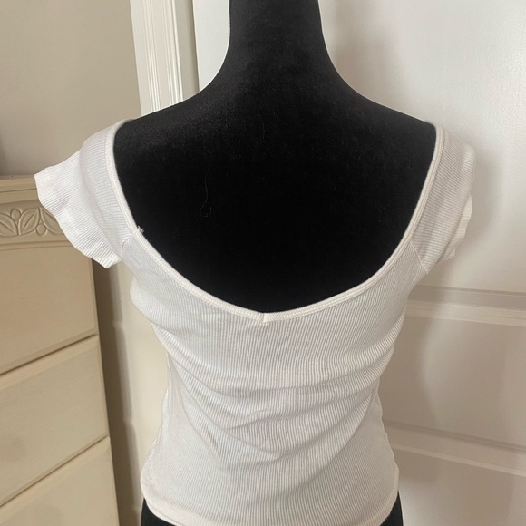 Brandy Melville White Short Sleeve Top - Picture 4 of 5